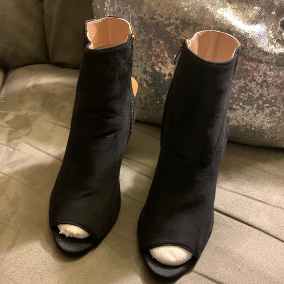 Black booties - Picture 1 of 4